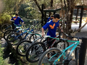 uguel de bicicletas no Horto Florestal de Campos do Jordão